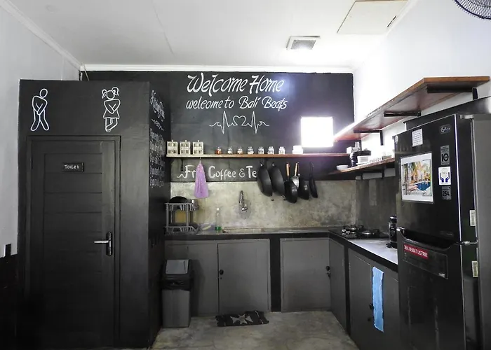 ホステル Surfers House Berawa チャングー